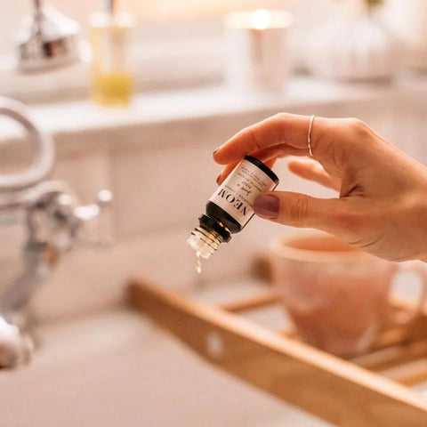 Neom Wellbeing London | Ylang Ylang Vetivert & Tonka Bean Essential Oil Blend